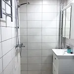 Cozy And Modern Centre קופיו